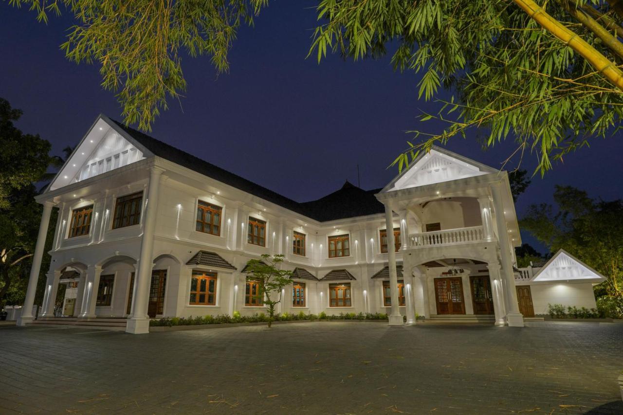 Hotel Heritage Plaza Коттаям Экстерьер фото