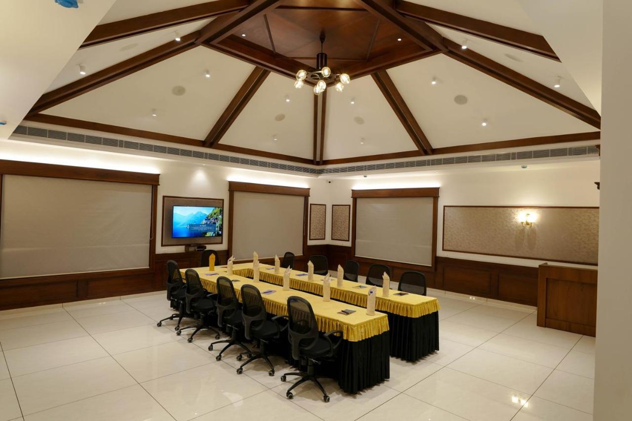 Hotel Heritage Plaza Коттаям Экстерьер фото