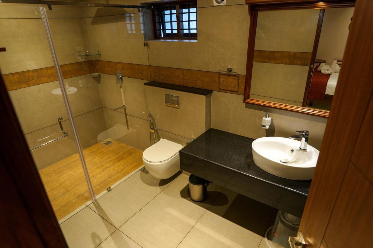 Hotel Heritage Plaza Коттаям Экстерьер фото