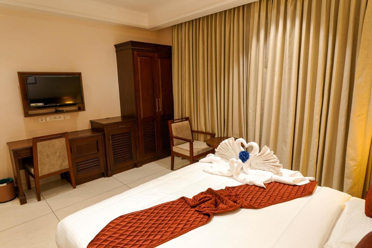 Hotel Heritage Plaza Коттаям Экстерьер фото