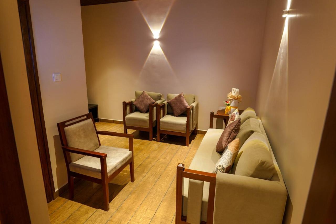 Hotel Heritage Plaza Коттаям Экстерьер фото
