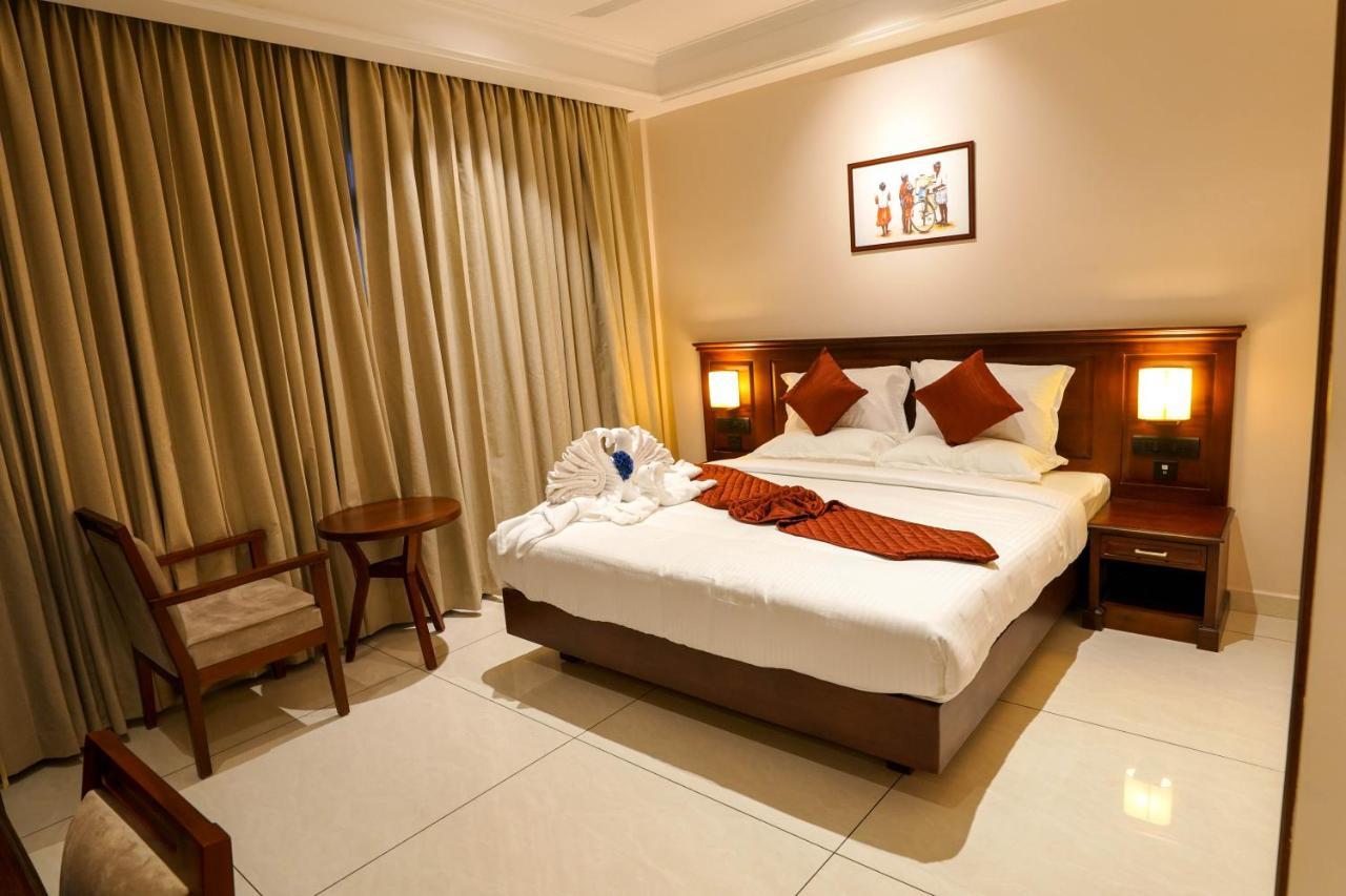 Hotel Heritage Plaza Коттаям Экстерьер фото