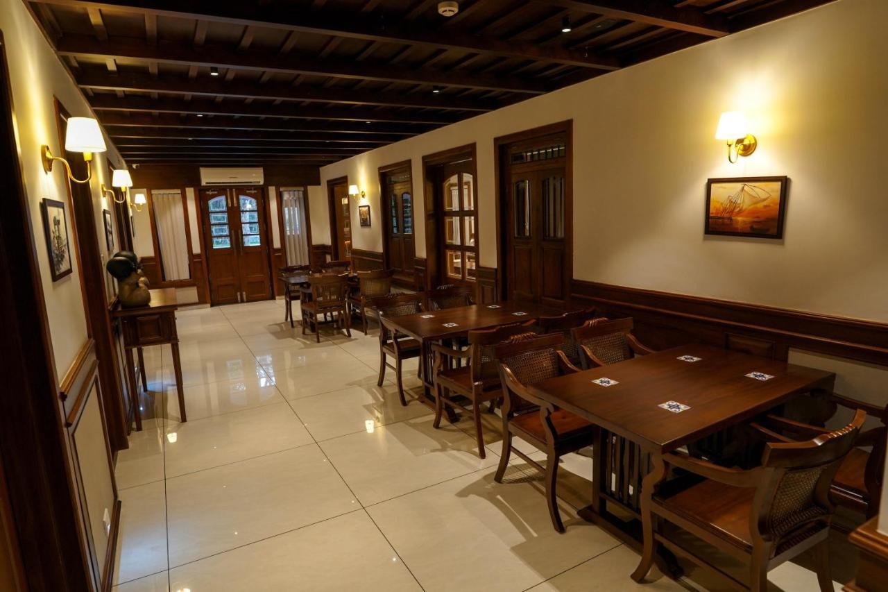 Hotel Heritage Plaza Коттаям Экстерьер фото
