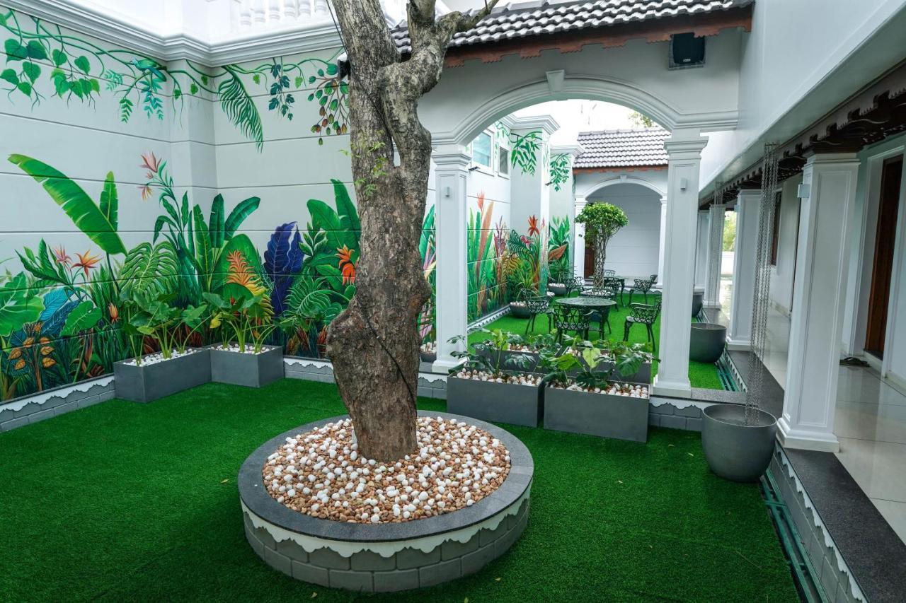Hotel Heritage Plaza Коттаям Экстерьер фото