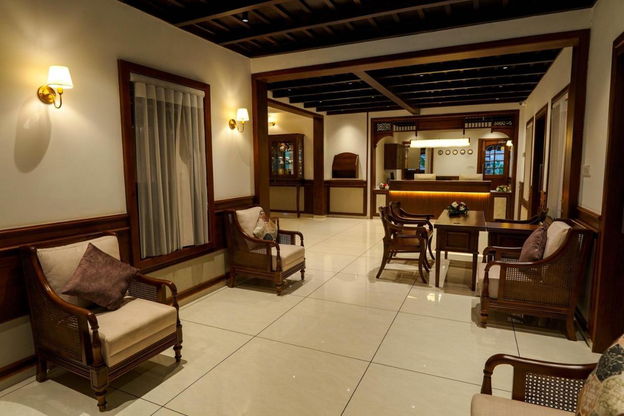 Hotel Heritage Plaza Коттаям Экстерьер фото