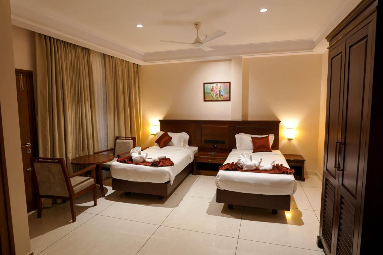 Hotel Heritage Plaza Коттаям Экстерьер фото