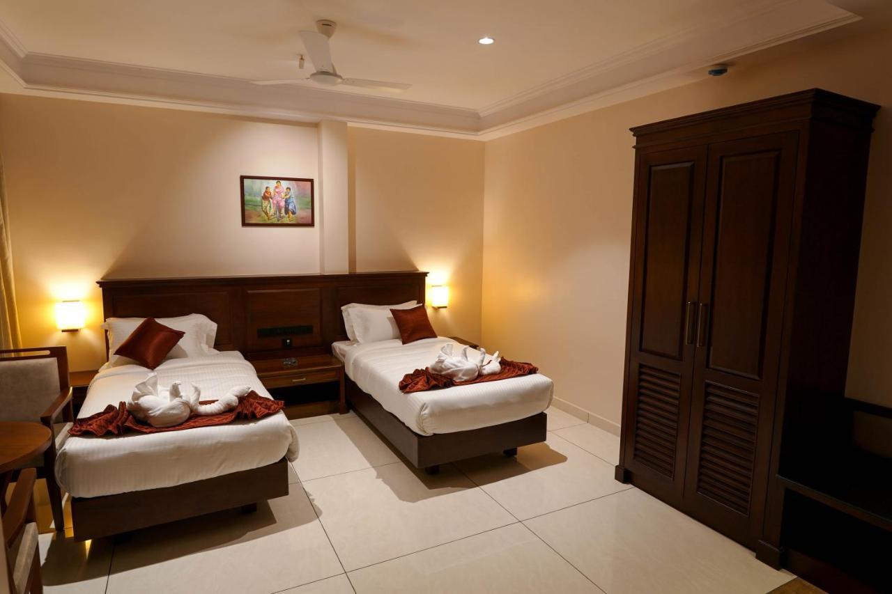 Hotel Heritage Plaza Коттаям Экстерьер фото